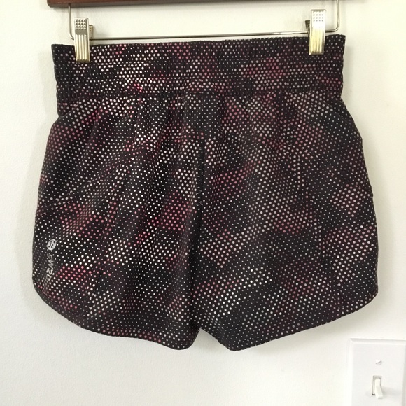 Lululemon Tracker Short V Reflective SeaWheeze - High Tempo Camo Orange Multi - Picture 7 of 11